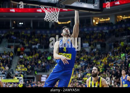 Istanbul/TÜRKEI - 7. FEBRUAR 2020: Angelo Caloiaro während des Basketballspiels der Euroleague 2019-20 Runde 24 zwischen Fenerbahce und Maccabi Tel Aviv in der Ulker Sports Arena. Stockfoto