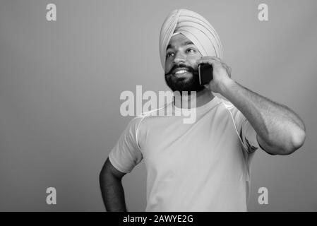 Junge Bartgeier indischen Sikh Mann mit Turban Stockfoto