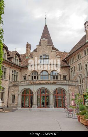 Zürich, Schweiz - 10. Juni 2017: Landesmuseum Zürich, mit Landesmuseum beschrifteter Eingang Stockfoto