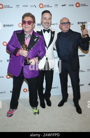 West Hollywood, Ca. Februar 2020. Elton John, David Furnish, Bernie Taupin, bei der Elton John 28th Annual Academy Awards Viewing Party im West Hollywood Park in Kalifornien am 9. Februar 2020. Kredit: Faye Sadou/Media Punch/Alamy Live News Stockfoto