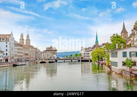 Zürich, Schweiz - 10. Juni 2017: Züricher Innenstadt, Blick auf Großmunster, Fraumunster und St. Peter. Limmatquai (links), Limmat vor dem Fluss. Stockfoto