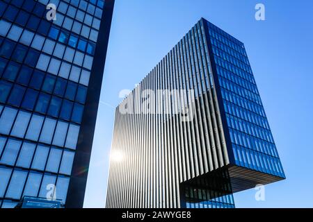 Düsseldorf, Nordrhein-Westfalen, Deutschland - Buerogebaeude Hafenspitze 21 im Medienhafen. Düsseldorf, Nordrhein-Westfalen, Deutschland - Buero Stockfoto