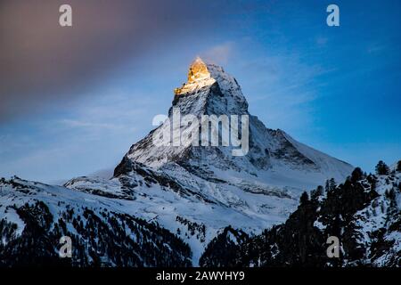 Sonnenaufgang über Matterhorn Spitze Schweizer Alpen Stockfoto