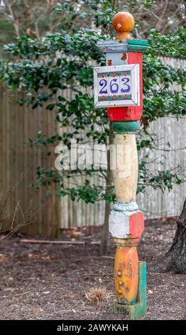 Bunte Stange mit der Straßennummer 263 Stockfoto