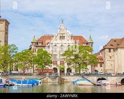 Stadthaus von Zürich, Fluss Limmat vor. Stockfoto