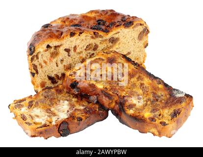 Getoastete irische Barmbrack süße Brotscheiben mit Butter isoliert auf weißem Hintergrund Stockfoto
