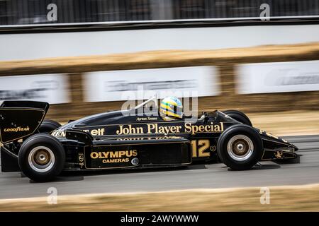 Chris Dinnage fuhr 1985 einen Lotus-Renault 97T F1-Wagen auf dem Goodwood Festival of Speed 2018. Stockfoto