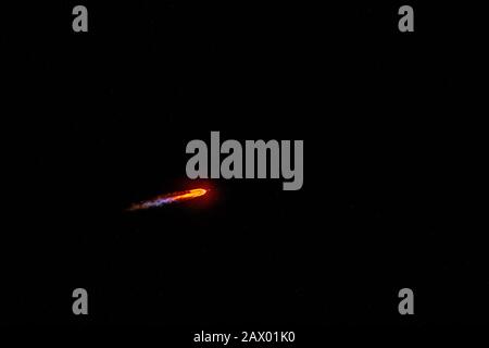 9. Februar 2020 - Nachtstart der Raumsonde Solar Orbiter auf einer Rakete der United Launch Alliance Atlas V, einer gemeinsamen Anstrengung der ESA und der NASA. Stockfoto