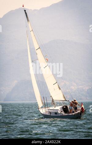 Segeltörn - Comer See Italien Stockfoto