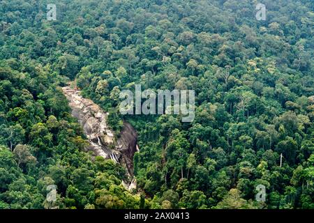 Luftaufnahme des Seven Wells Waterfall von der Seilbahn, Langkawi, Kedah, Malaysia Stockfoto