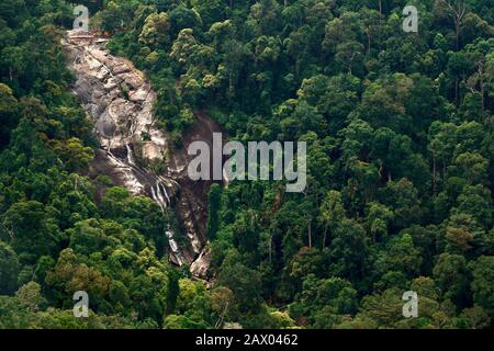Luftaufnahme des Seven Wells Waterfall von der Seilbahn, Langkawi, Kedah, Malaysia Stockfoto