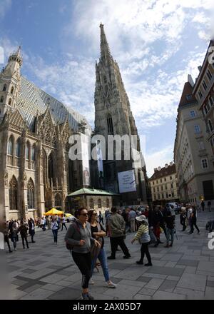 Panorama: Stephansdom/Domkirche St. Stephan, Wien, Oesterreich/Vienne, Österreich (nur fuer redaktionelle Verwendung. Keine Werbung. Referenzdatenbank: Stockfoto