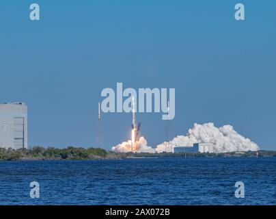 Falcon 9 Start vom Launch Complex 40 am Cape Canaveral Air Force Station Stockfoto