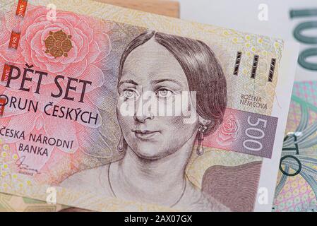 Nahaufnahme tschechischer Geld, 500, 200, 100 tschechische Korun-Banknoten Stockfoto