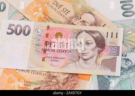 Nahaufnahme tschechischer Geld, 500, 200, 100 tschechische Korun-Banknoten Stockfoto