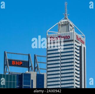Towers und Wolkenkratzer Hauptsitz der Bergbauunternehmen BHP und Rio Tinto in Perth WA Australien. Stockfoto