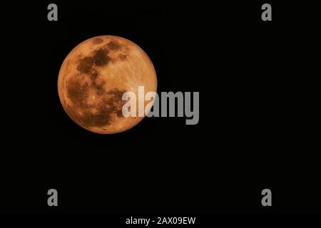 Vollmondschnee-Mond-Blutmond Stockfoto