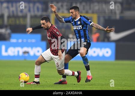 Giacomo Bonaventura (Mailand) Matias Vecino Falero (Inter) während des italienischen Serie-A-Spiels zwischen Inter 4-2 Mailand im Giuseppe Meazza-Stadion am 09. Februar 2020 in Mailand, Italien. (Foto von Maurizio Borsari/AFLO) Stockfoto