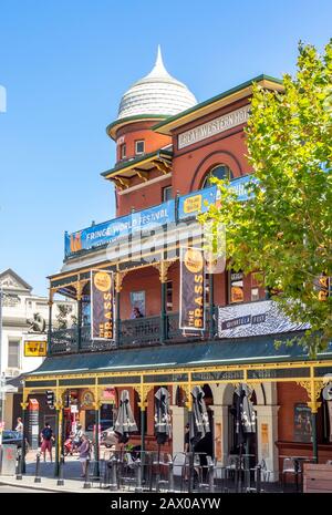 Ehemaliges Great Western Hotel jetzt The Brass Monkey an der Ecke von James St und William Street Northbridge Perth WA Australia. Stockfoto