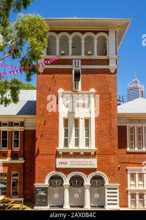 Roter Ziegelturm im Federation-Stil des Perth Institute of Contemporary Arts PICA Perth Cultural Centre Perth WA Australia. Stockfoto