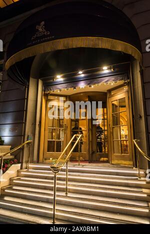 Das Ritz Hotel, ein 5-Sterne-Hotel in einem neoklassizistischen Gebäude, Piccadilly, London, England, Großbritannien Stockfoto