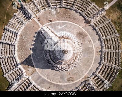 Luftaufnahme von der weißen Pagode von Hsinbyume in Mingun, in der Nähe von Mandalay, Myanmar (Birma). Stockfoto