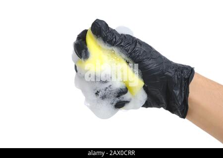 Man Hand in einem schwarzen Handschuh kuppelt einen Schaumstoffschwamm zum Waschen von Geschirr mit Schaum Stockfoto