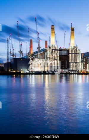 Battersea Power Station in der Nacht Stockfoto