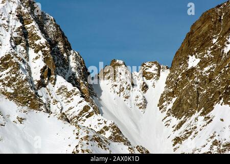 Italien Valle D' Aosta Val di Rhemes - Der "Col Fenetre" in 2840 m Höhe, von dem aus Rheme Notre Dame erklimmen werden kann, ist der tiefste Punkt, der das Val di Rhemes von der Valgrisenche trennt: Die hohe Route Nr. 2 führt ebenfalls durch sie. Stockfoto