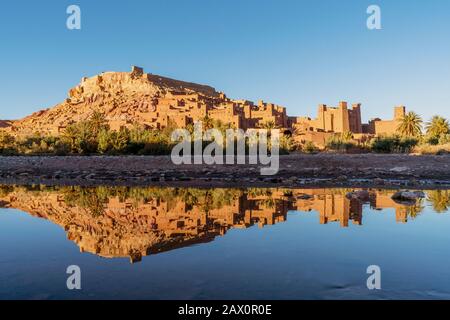 Panoramablick auf die Tonstadt Ait Ben Haddou, UNESCO-Weltkulturerbe in Marokko Stockfoto