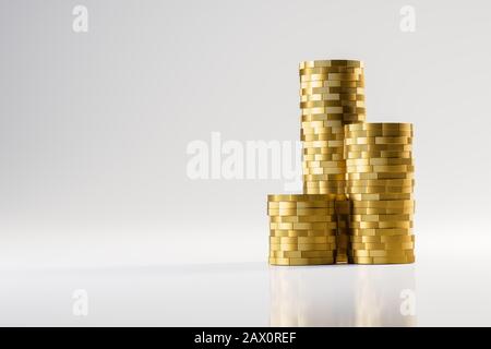 3D-Rendering: Steigende Stapel von Euro-Münzen mit einem nahtlosen weißen Hintergrund und Reflexionen. Kopierspeicherplatz verfügbar Stockfoto