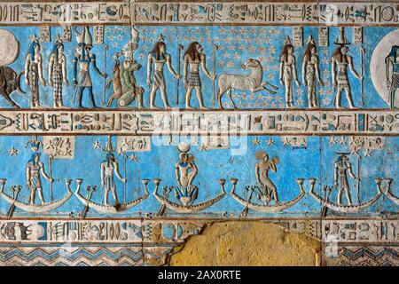 Hieroglyphische ägypten-schnitzereien an der Decke Stockfoto