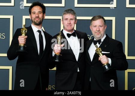 Hollywood, Kalifornien, USA. Februar 2020. Dolby Theatre im Hollywood & Highland Center, Hollywood, Großbritannien. Februar 2020. Guillaume Rocheron, Greg Butler & Dominic Tuohy posiert mit dem Oscar für visuelle Effekte im Film 1917 während der 92. Oscarverleihung 2020. Bild nach Gutschrift: Julie Edwards/Alamy Live News Stockfoto