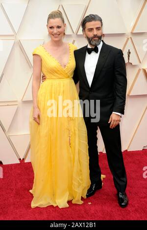 Los Angeles, USA. Februar 2020. Oscar Isaac mit Frau Elvira Lind bei der Oscarverleihung 2020/92 der Annual Academy Awards im Dolby Theatre im Hollywood & Highland Center. Los Angeles, 9. Februar 2020 - weltweite Nutzung Credit: Dpa / Alamy Live News Credit: Dpa Picture Alliance / Alamy Live News Stockfoto