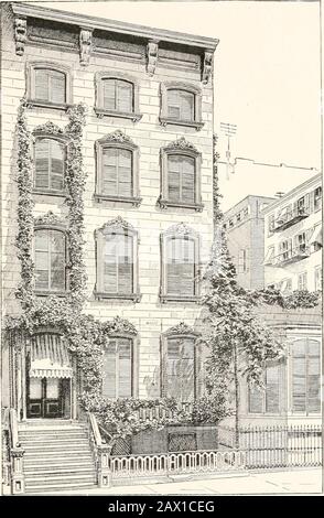 Erfinder . Franklin, das im Printing House Square in New York errichtet wurde. Er starb, nach kurzer Krankheit, am 2. April 1872, und wurde in GreenwoodCemeterv begraben. Am Tag der Beerdigung, dem 5. April, wurde jedes Telegrafenamt im Land drapedin trauert. Professor Morse war zweimal verheiratet. Seine Erstfrau starb im Jahr 1825. 1848 heiratete er SarahElizabeth Griswold, of Poughkeepsie, die stilllebt. Durch die erste Ehe gab es drei Kinder, von denen einer, ein Sohn, überlebt. Durch die zweite Ehe gab es vier Kinder, von denen drei am Leben sind - eine Tochter und zwei Söhne.Miss Leila Morse, die Tochter, war Stockfoto