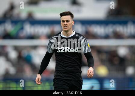 Swansea, Großbritannien. Februar 2020. Tom Lawrence von Derby County beim Sky Bet Championship Match zwischen Swansea City und Derby County im Liberty Stadium, Swansea, Wales am 8. Februar 2020. Foto von Andy Rowland. Kredit: Prime Media Images/Alamy Live News Stockfoto