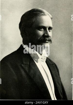 Wisconsin, seine Geschichte und Biographie, 1848-1913. Nion, Marshall Cousins und seine Schwester Mary, die die Frau von James T.Joyce ist, vizepräsidentin der Union National Bank of Eau Claire. Frau Cousins, eine Tochter von Honorable Otis Preston, die in den öffentlichen Angelegenheiten im Walworth County lange Zeit prominent war, wurde in WhitePigeon, St. Joseph County, Michigan geboren und lebt noch. Prestonwar einer der Organisatoren der Walworth County Fair, die etwa sechzig Jahre zurückliegt. Das hat sich nach und nach zu einer der großen Bezirks-Fairsdes Landes entwickelt. Frau Cousins interessiert sich wie ihr verstorbener Ehemann sehr Stockfoto