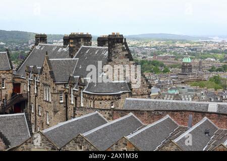 Blick auf das ehemalige Krankenhaus auf Edinburgh Castle und das Stadtpanorama Stockfoto