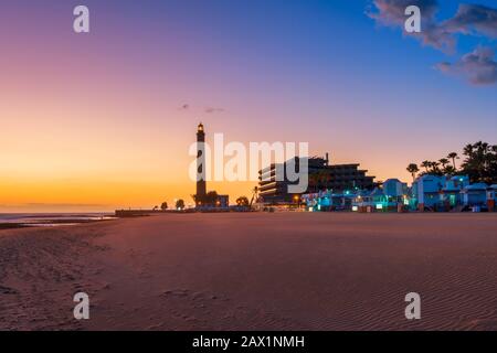 Leuchtturm in Maspalomas Gran Canaria Spanien bei Sonnenuntergang Stockfoto