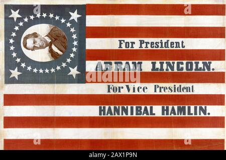 1860, USA: Der Präsident der USA, ABRAHAM LINCOLN (Big South Fork, KY, 1809 - Washington 1865). Die Fahne ' Für präsident Abram Lincoln. Für Vizepräsident Hannibal Hamlin, gedruckt auf Baumwolle, Ein großes Wahlkampfbanner für republikanische Präsidentschaftskandidaten im Weißen Haus - Presidente della Repubblica - Stati Uniti - USA - Ritratto - Porträt - Cravatta - Krawatte - papillon - Kragen - Colletto - Abramo - CAMPAGNA ELETTORALE - ELEZIONI - BANDIERA --- Archivio GBB Stockfoto