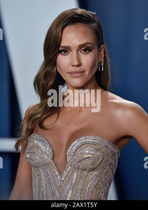 Beverly Hills, Vereinigte Staaten. Februar 2020. Jessica Alba trifft am 9. Februar 2020 für die Oscar-Party der Vanity Fair im Wallis Annenberg Center for the Performing Arts in Beverly Hills, Kalifornien ein. Foto von Chris Chew/UPI Credit: UPI/Alamy Live News Stockfoto