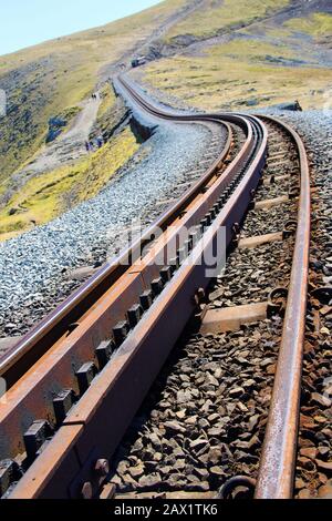 Snowdon Mountain Railway - EINE Schmalspurbahn mit Zahnstange und Ritzel, die Besucher zum Gipfel von Snowdon, Wales, Großbritannien und Europa transportiert. Stockfoto