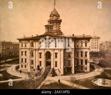 1865, CHICAGO, ILLINOIS, USA: Der Präsident der USA, ABRAHAM LINCOLN (* 1809; † 1865), der im Staat liegt. Beerdigung von Präsident Abraham Lincoln in Chicago . Foto von S.M. Fassett, Chicago. Trauerzug in das Cook County Courthouse in Chicago, wo Präsident Abraham Lincoln's Körper im Staat lag.- Presidente della Repubblica - Stati Uniti - USA - Abramo - Funerale - lutto - Corteo --- Archivio GBB Stockfoto