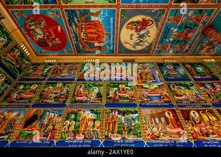 Das Bunte Innere Des Wat Ek Phnom Tempels, Battambang, Kambodscha. Stockfoto