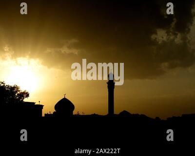 Al Lawati Moschee, Mutrah, Muscat, Abendsilhouette Stockfoto