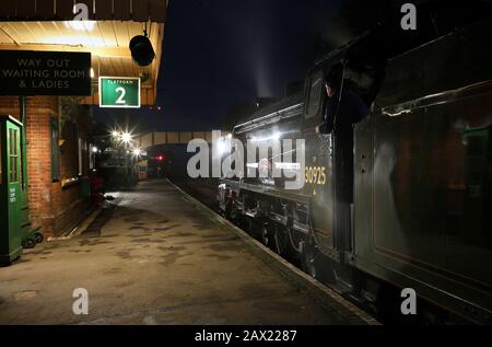30925 Cheltenham pausiert am Bahnhof von Rotley an der Mid Hants Railway. Stockfoto