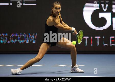 Vitalia Diachenko aus Russland spielt beim Tennisturnier der St. Petersburg Ladies Trophäe 2020 in der Sibur Arena gegen Maria Sakkari (nicht gesehen) aus Griechenland. Stockfoto