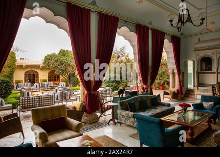 Indien, Rajasthan, Jaipur, Gangapole, Samode Haveli Hotel, im Stadthaus der königlichen Familie Samode, Wohnbereich neben dem ehemaligen Speisesaal Stockfoto