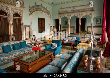 Indien, Rajasthan, Jaipur, Gangapole, Samode Haveli Hotel, im Stadthaus der königlichen Familie Samode, Wohnbereich neben dem ehemaligen Speisesaal Stockfoto