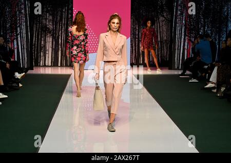 Pure London Runway, Pure London, Olympia, Kensington, London. GROSSBRITANNIEN Stockfoto